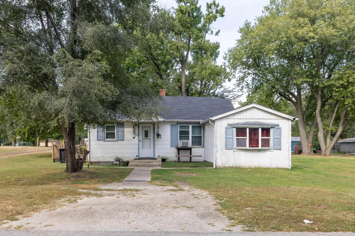 412 N Lincoln Street, Morocco, IN 47963 - #1