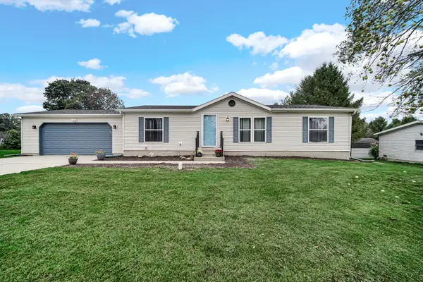 2041 N Coachlight Drive, La Porte, IN 46350