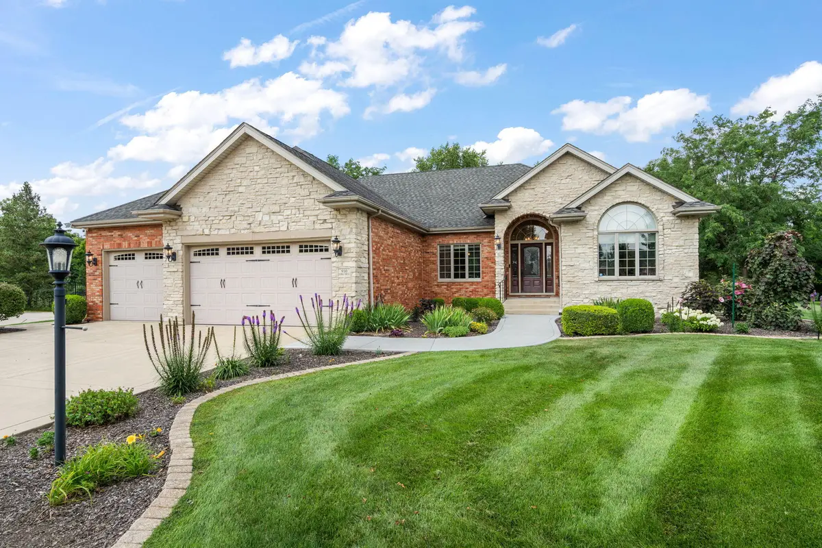 910 Hawk Circle, Crown Point, IN 46307 - #1