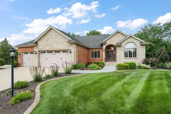 910 Hawk Circle, Crown Point, IN 46307