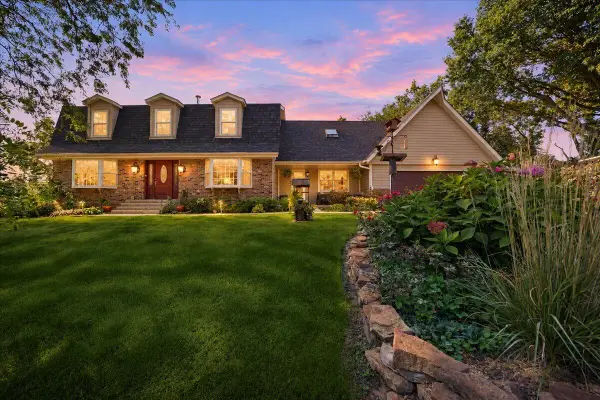 628 Hazelwood Path, Valparaiso, IN 46385
