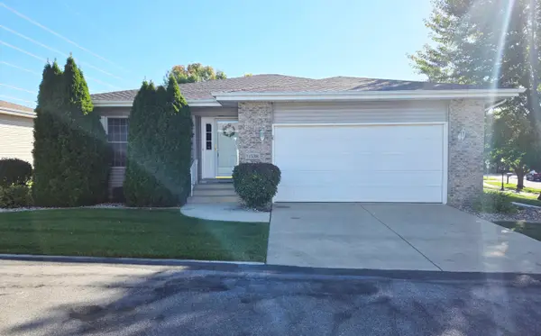 11538 Homestead Village Court, St. John, IN 46373