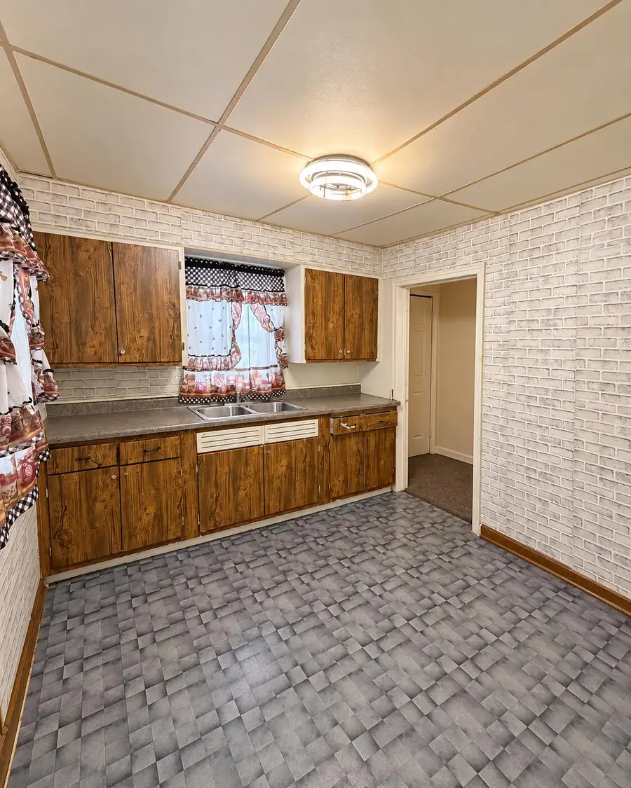 1405 W 2nd Avenue, Gary, IN 46402 - #2
