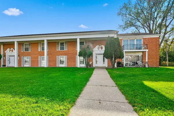 629 W 39th Place #103, Hobart, IN 46342
