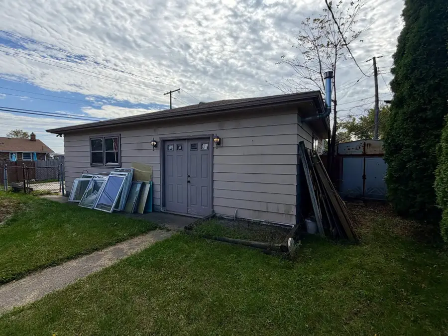 815 W 39th Avenue, Hobart, IN 46342 - #2