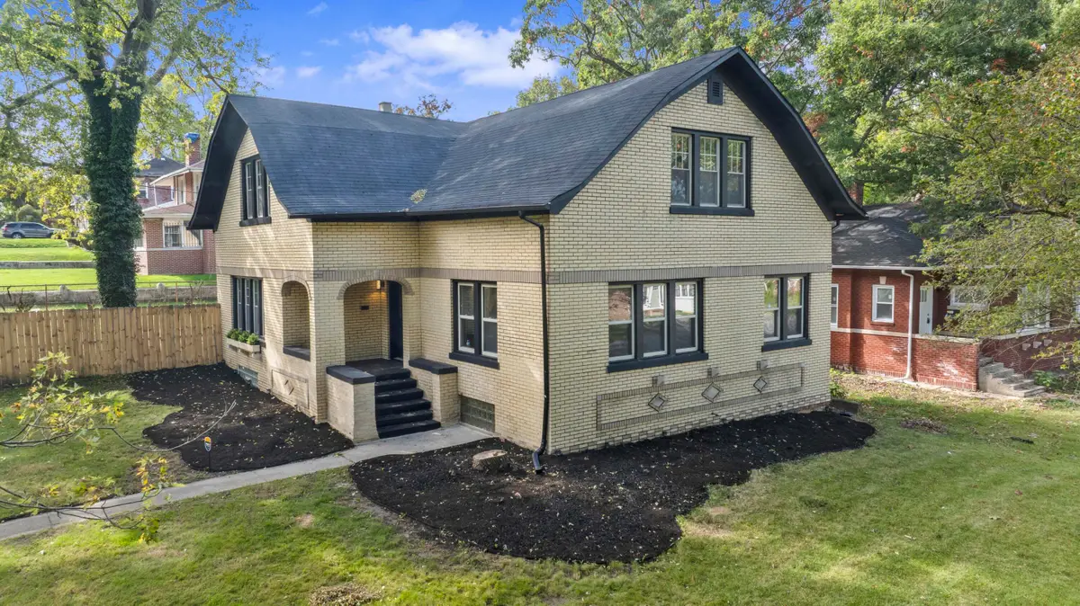 301 W 43rd Avenue, Gary, IN 46408 - #1