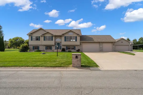 922 Plantation Road, Valparaiso, IN 46385