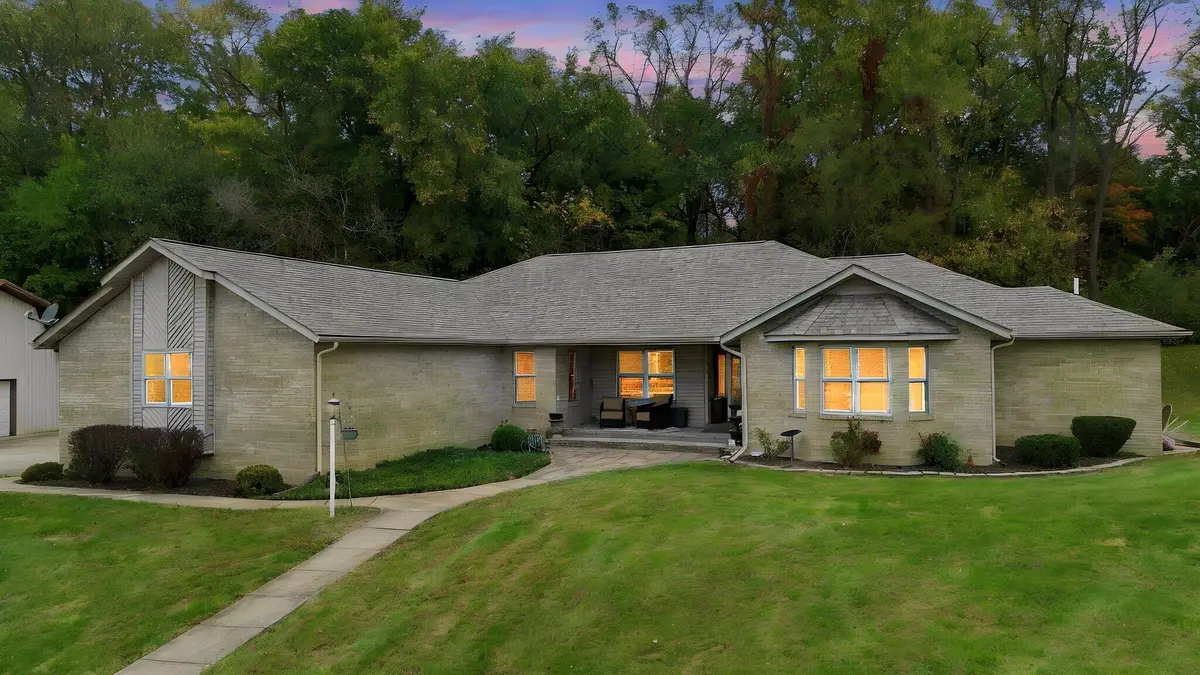 467 N 211 E, Valparaiso, IN 46383 - #1