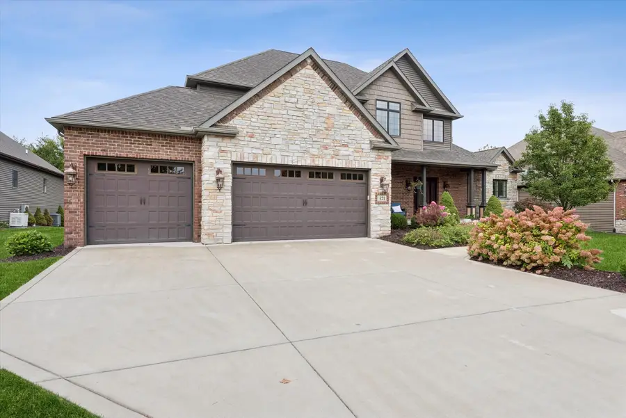 421 W Sandhurst Drive, Valparaiso, IN 46385 - #2
