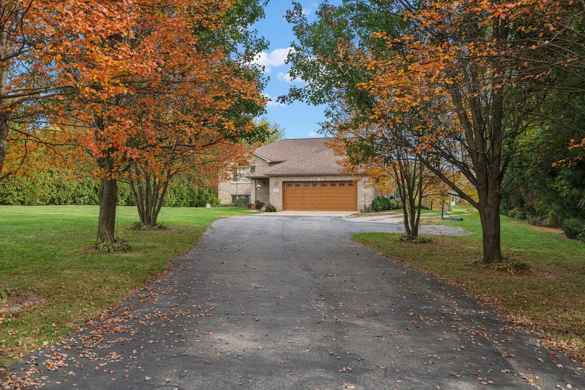 261 S 150 E, Valparaiso, IN 46383 - #1
