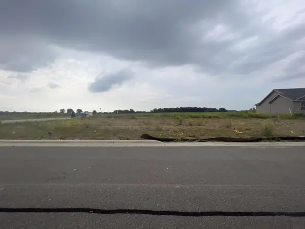 3905 E Kings Pass, Warsaw, IN 46582