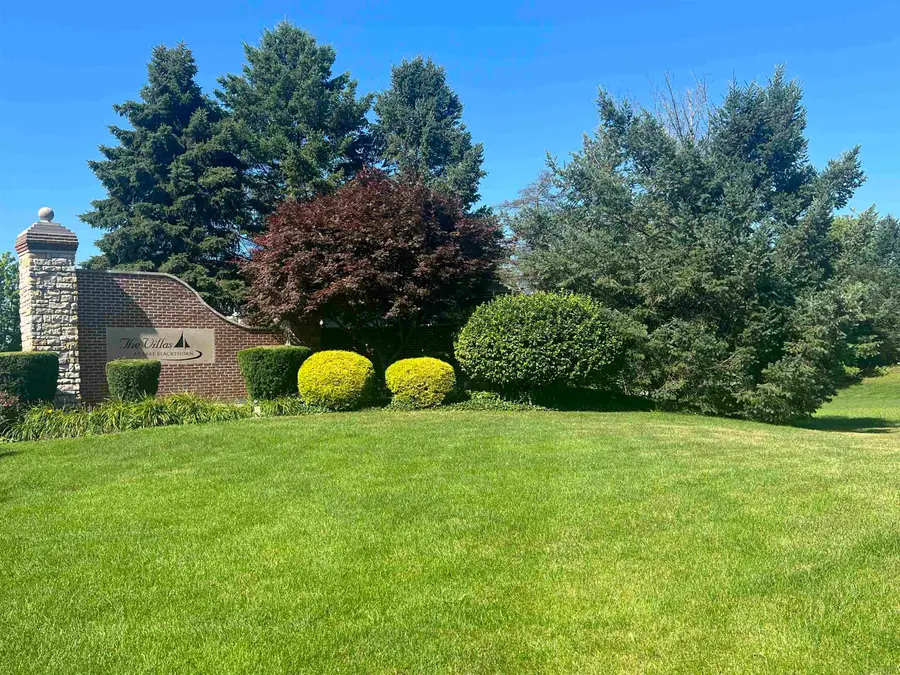 4528 Lake Blackthorn Drive, South Bend, IN 46628 - Image #3