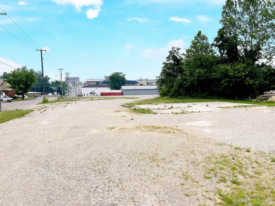 1018 J Street, Bedford, IN 47421 - Image #2