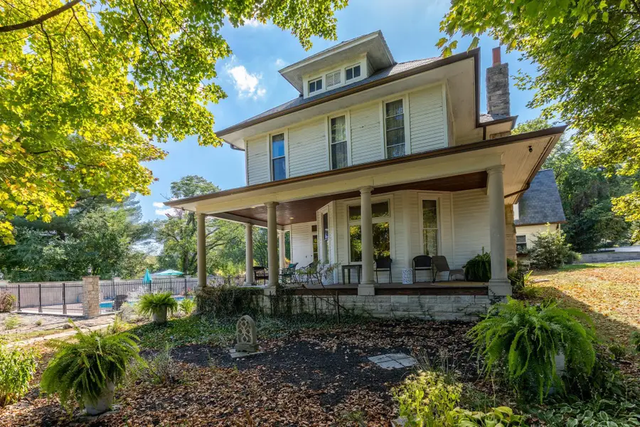 330 Hawthorne Drive, Bedford, IN 47421 - Image #2