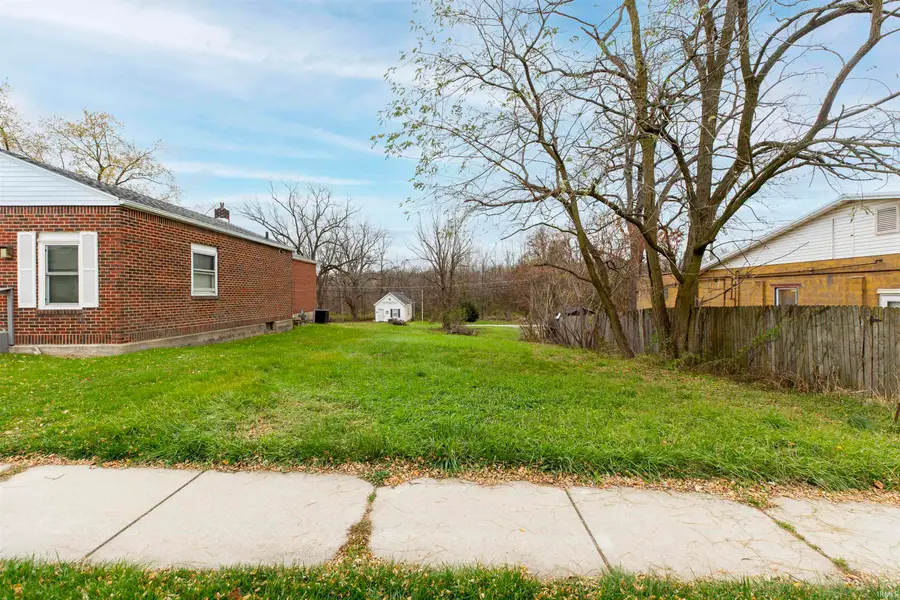 213 S Michigan Street, Lakeville, IN 46536 - Image #2