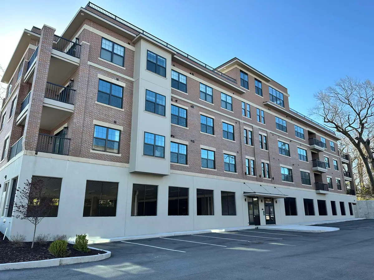 1740 #302W South Bend Avenue, South Bend, IN 46637 - Image #1