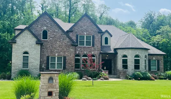 21562 Golden Maple Court, South Bend, IN 46628