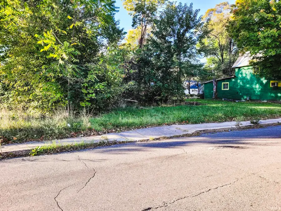 1202 W Indiana Avenue, South Bend, IN 46613 - Image #2