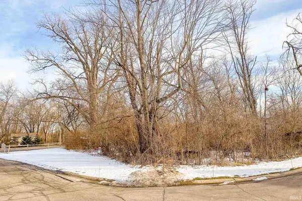 53420 Old Woodbridge Court, South Bend, IN 46637