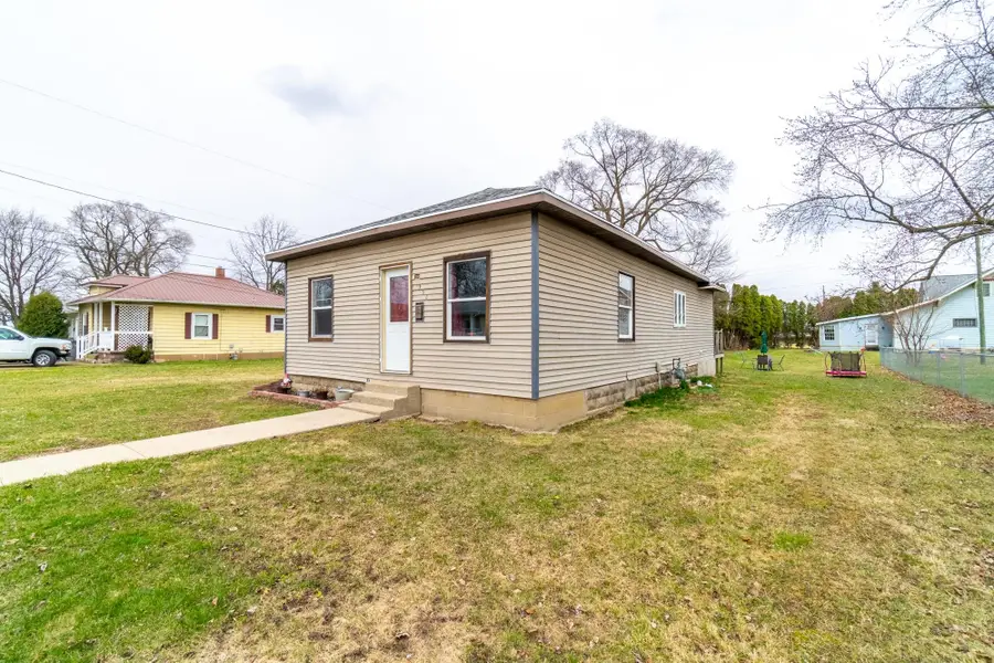 205 Highland Street, Nappanee, IN 46550 - Image #2