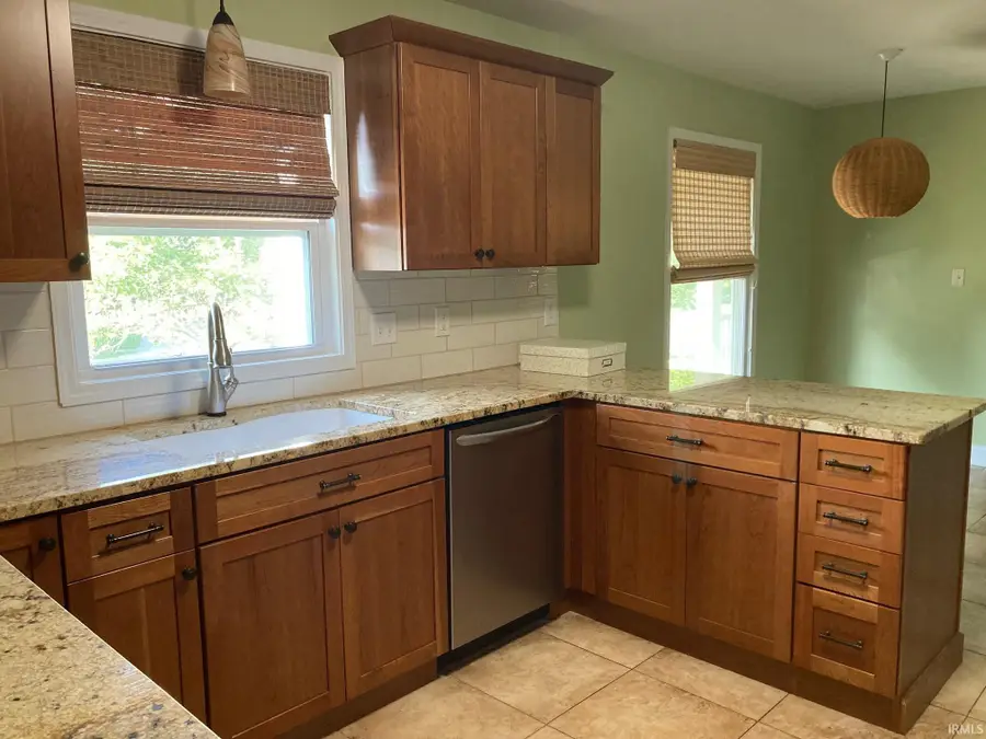 805 W Countryside Lane, Bloomington, IN 47403 - Image #2