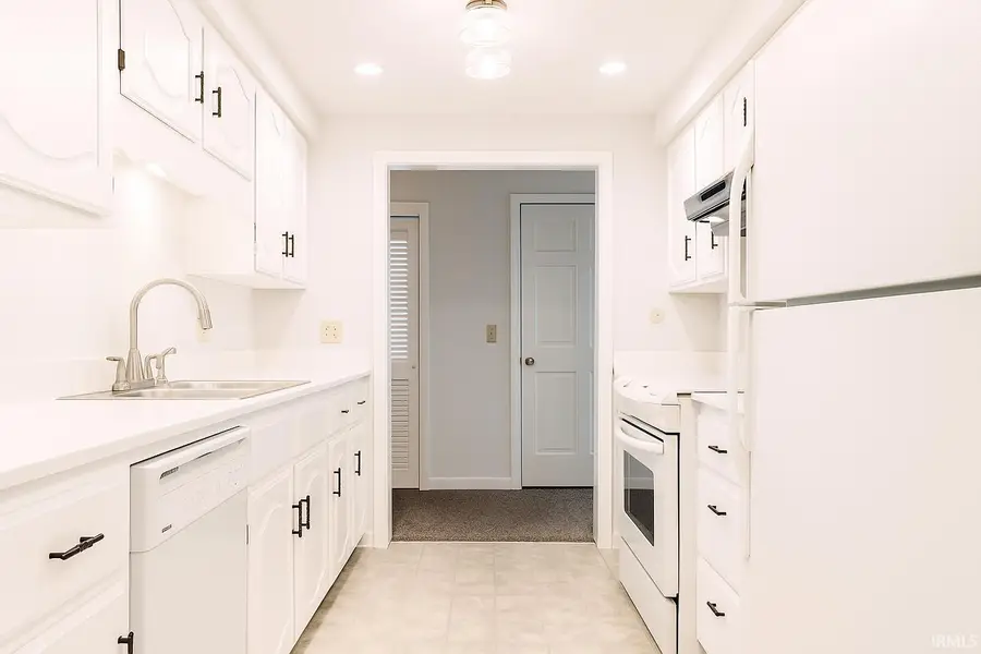 6718 Newburgh Road, Evansville, IN 47715 - Image #3