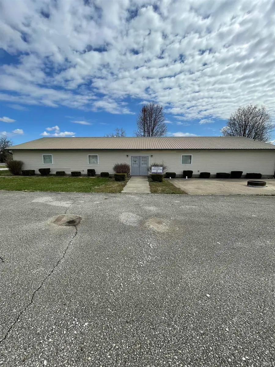 319 W Frank Street, Mitchell, IN 47446 - Image #2