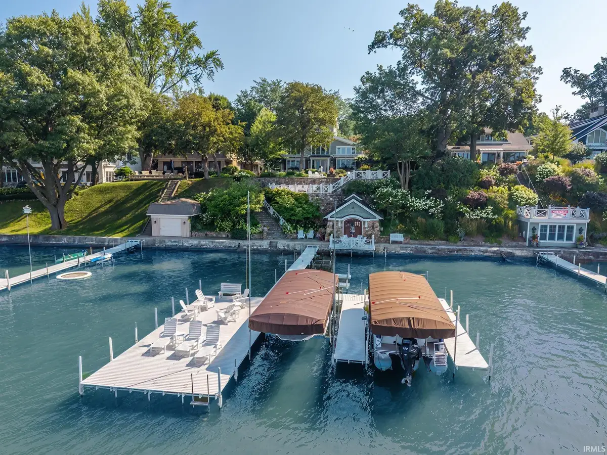 11425 N Cedar Point High Road, Syracuse, IN 46567 - Image #1