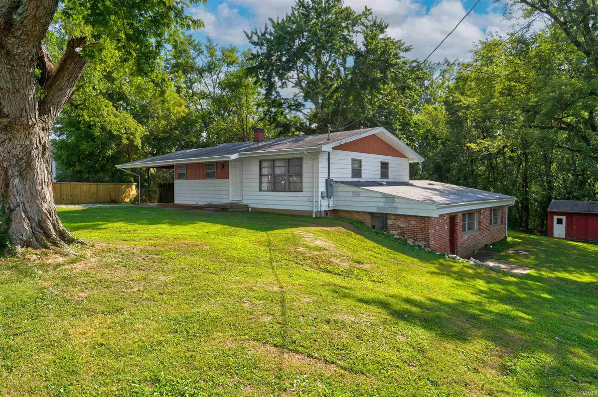 112 N Charlton Avenue, Boonville, IN 47601 - Image #1