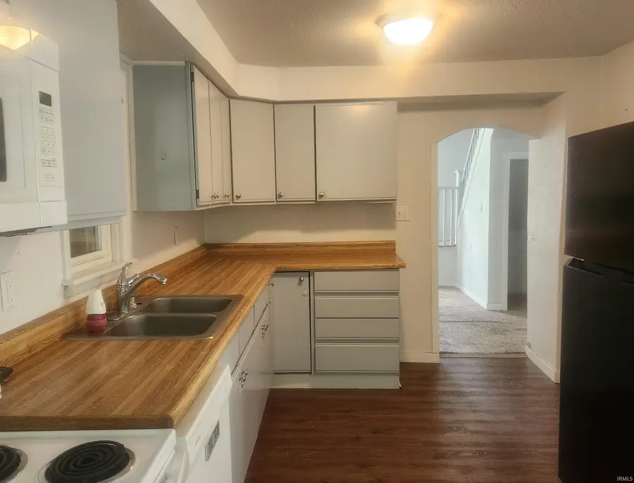 555 S Madison Street, Nappanee, IN 46550 - Image #2