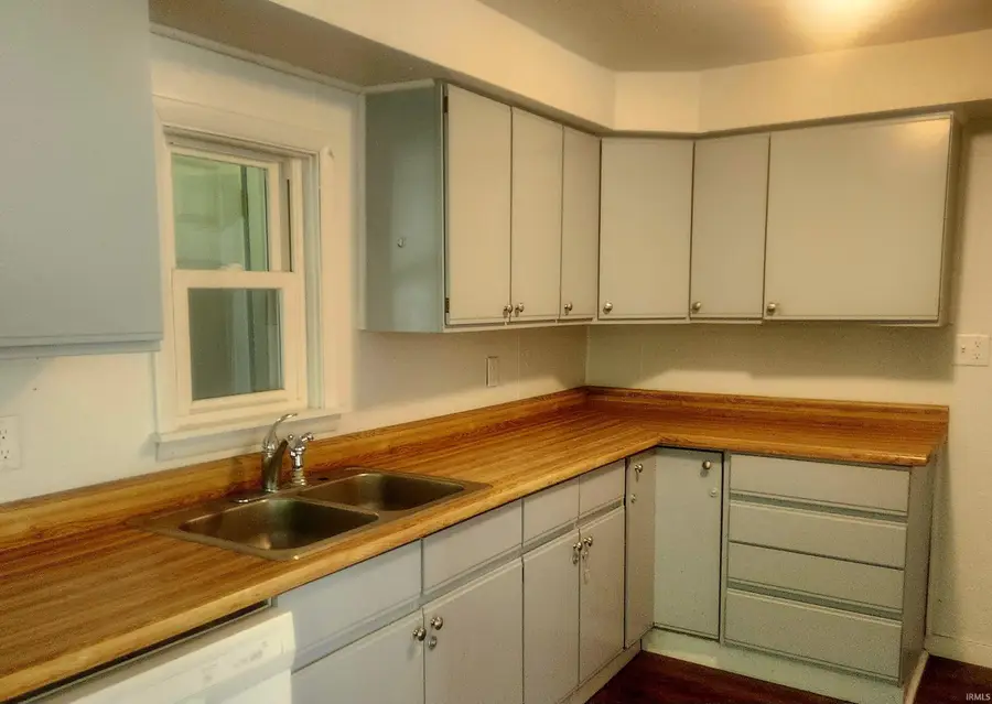 555 S Madison Street, Nappanee, IN 46550 - Image #3