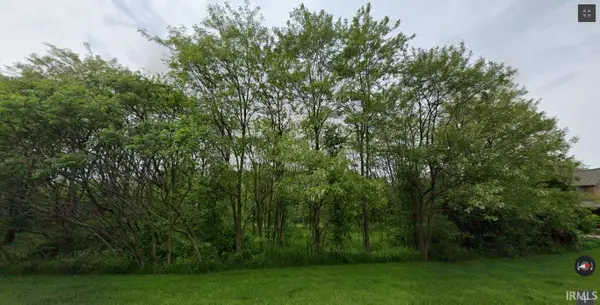 667 Gainesway Circle, Valparaiso, IN 46385