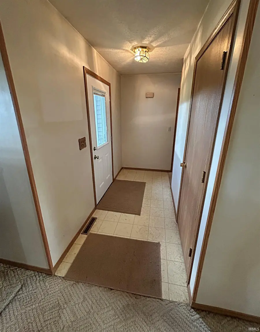 690 E Southridge Road, Loogootee, IN 47553 - Image #3