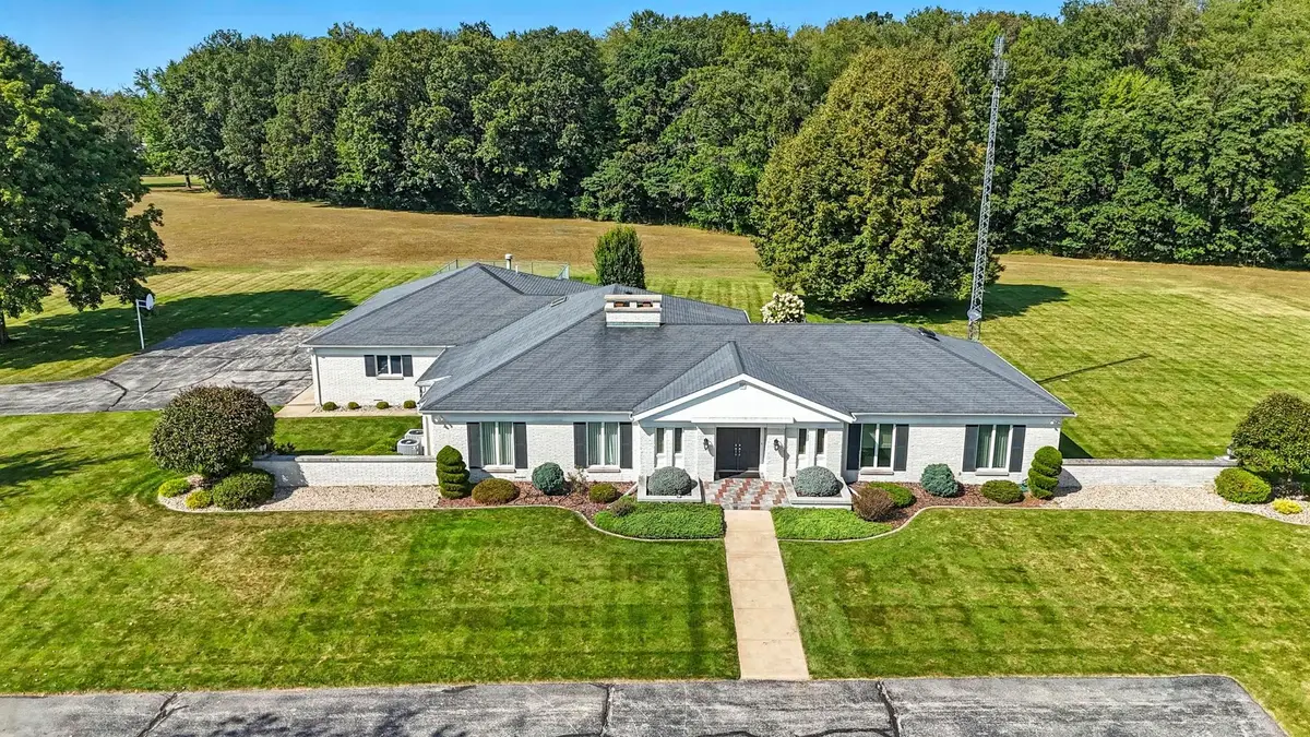 1070 W 100 N, Angola, IN 46703 - Image #1