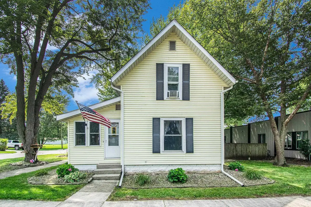 317 E Waterford Street, Wakarusa, IN 46573 - Image #1