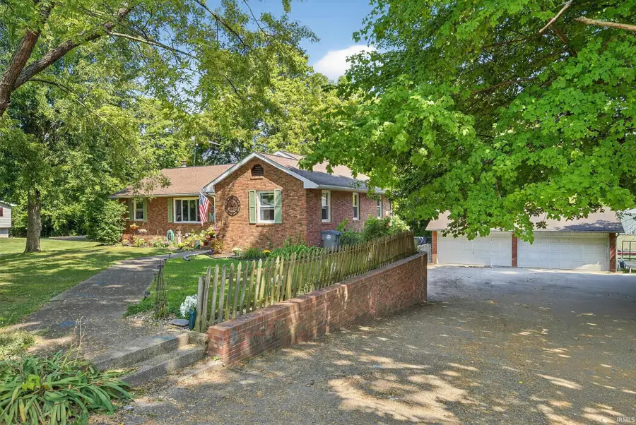 1402 Hawthorne Drive, Vincennes, IN 47591 - Image #2