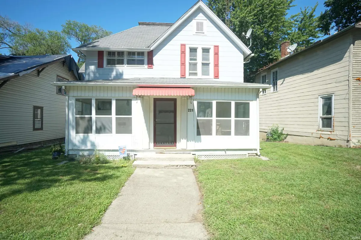 221 N Fort Wayne Avenue, Warsaw, IN 46580 - Image #1