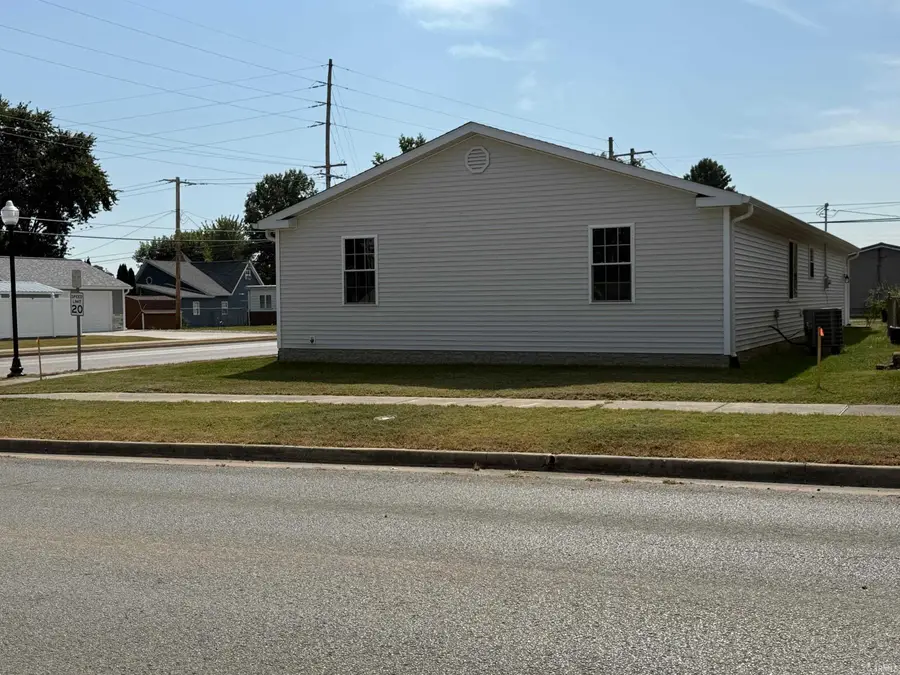 389 NE H Street, Linton, IN 47441 - Image #3