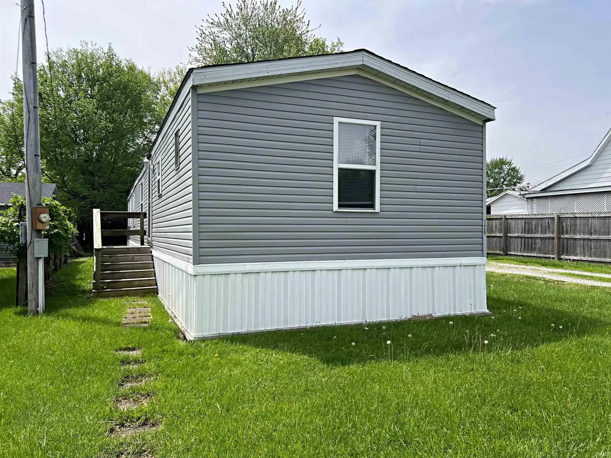 129 H St Nw, Linton, IN 47441 - #1