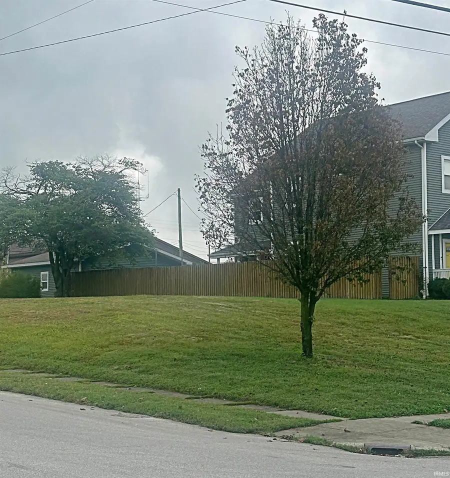 209 E Oak Street, Washington, IN 47501 - Image #2