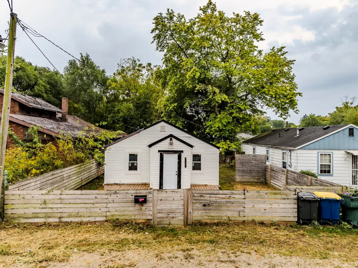 1215 E 14th Street, Muncie, IN 47302 - #1