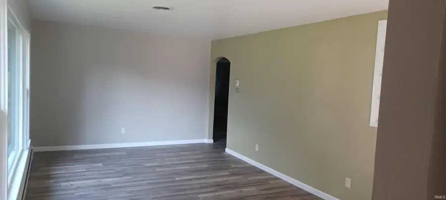 327 E Main Street, Millersburg, IN 46542 - Image #3