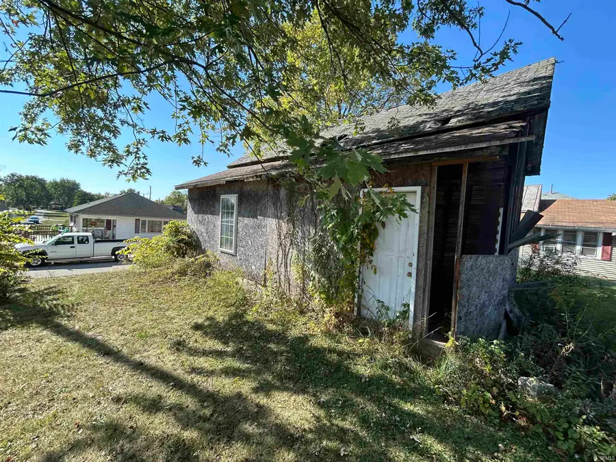 323 E Commercial Street, Hartford City, IN 47348 - Image #2