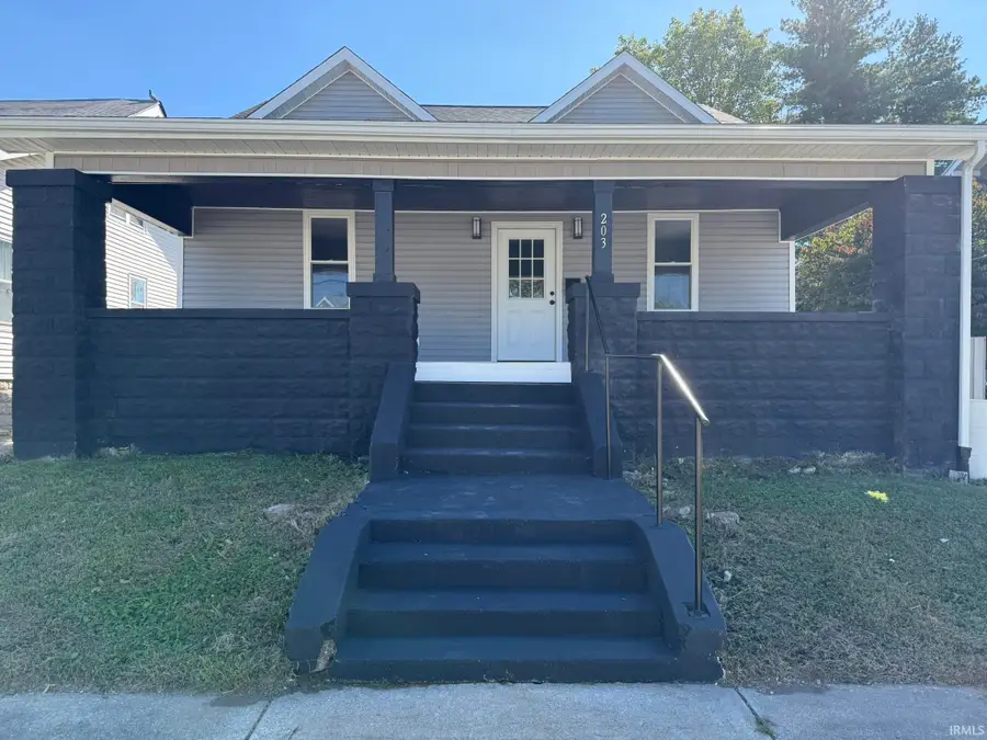 203 W Walnut Street, Washington, IN 47501 - Image #2