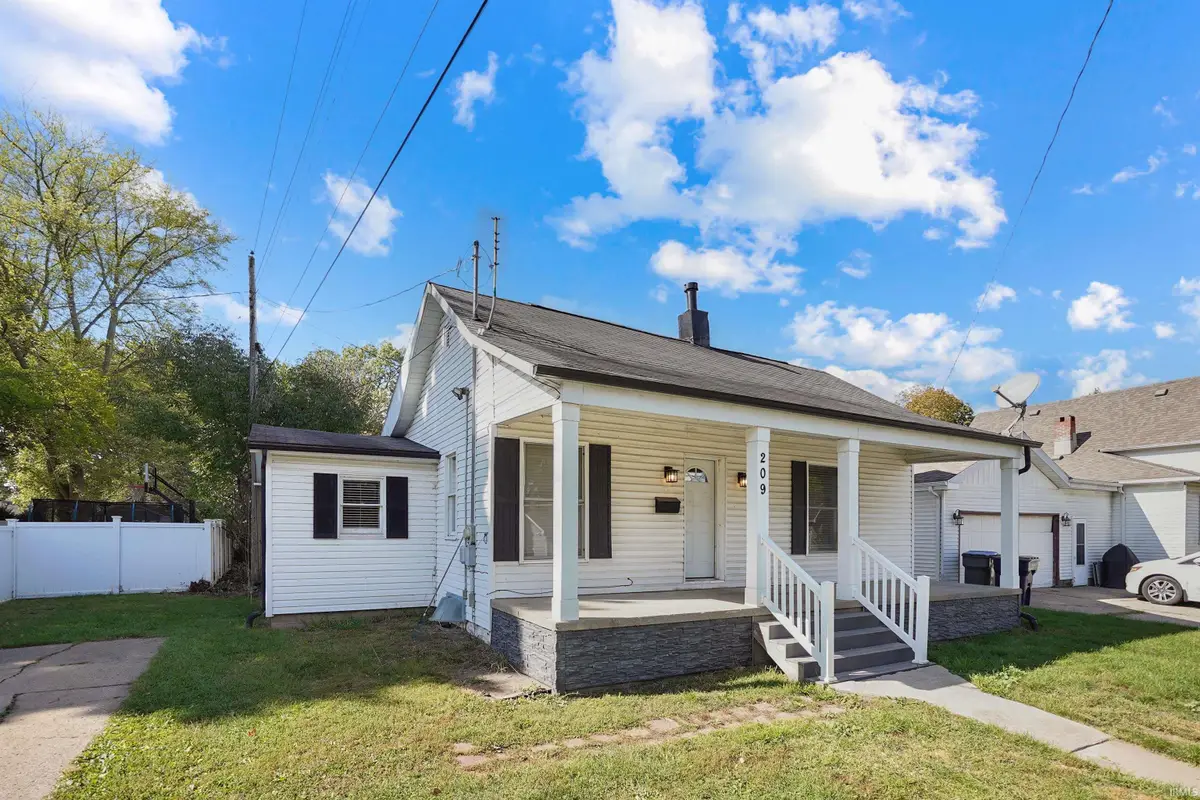 209 N Maple Avenue, Warsaw, IN 46580 - Image #1