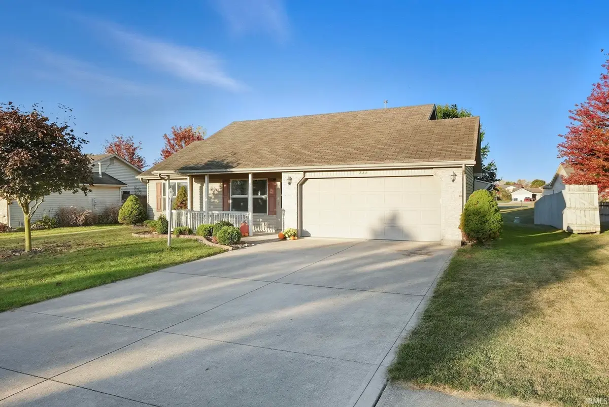 886 S Sommerset Trail, Columbia City, IN 46725 - Image #1