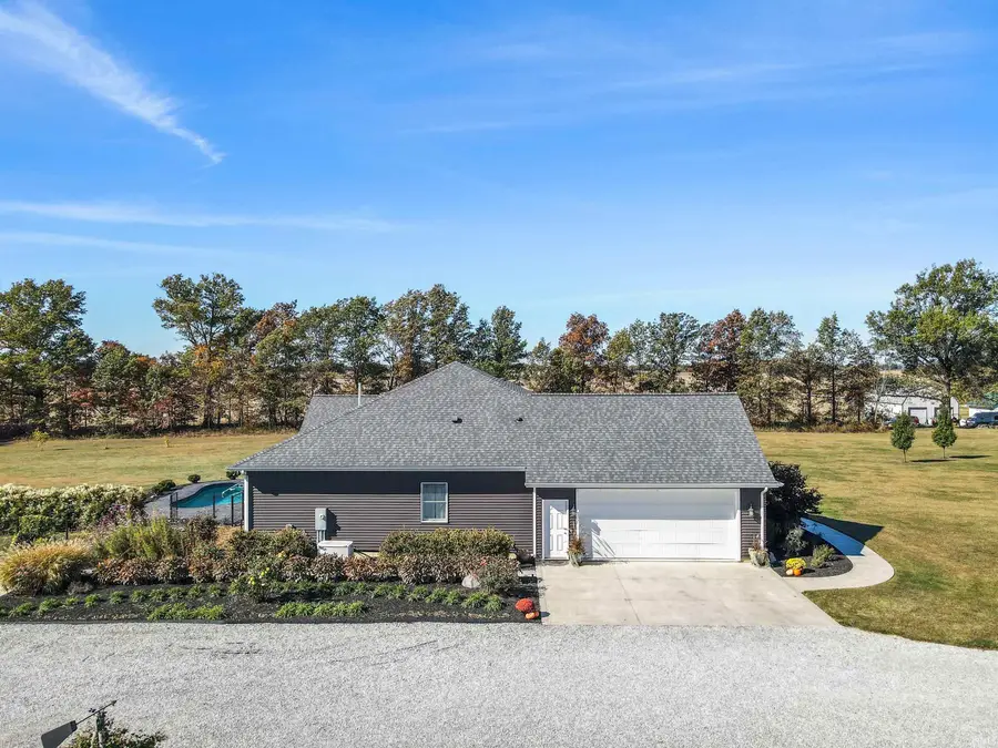 716 E 550n Road, Uniondale, IN 46791 - Image #2