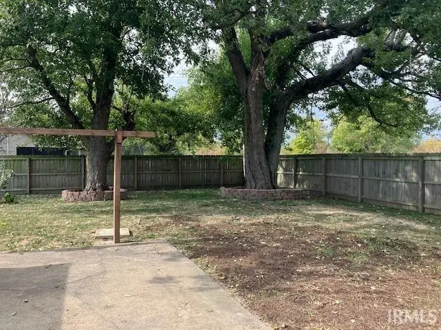 393 N Curtis Drive, Vincennes, IN 47591 - Image #3