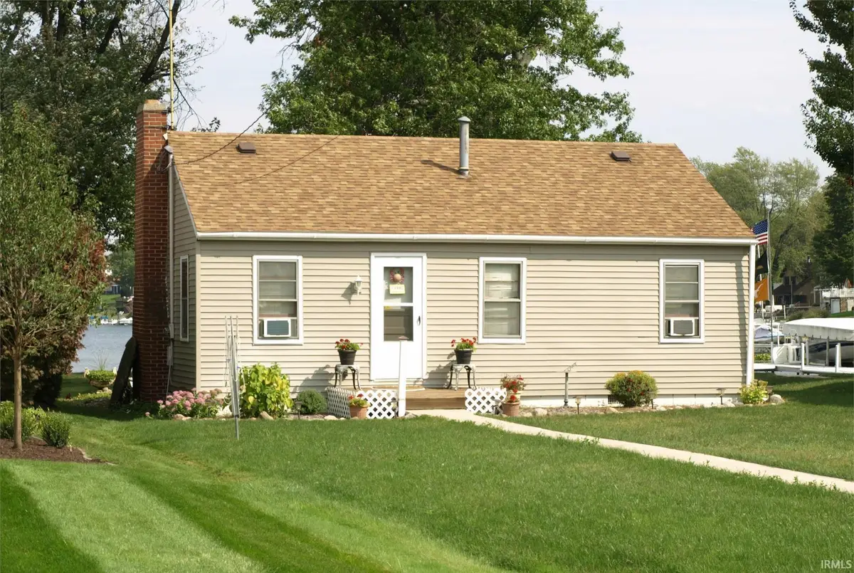 9760 N Bayshore Dr, Syracuse, IN 46567 - Image #1