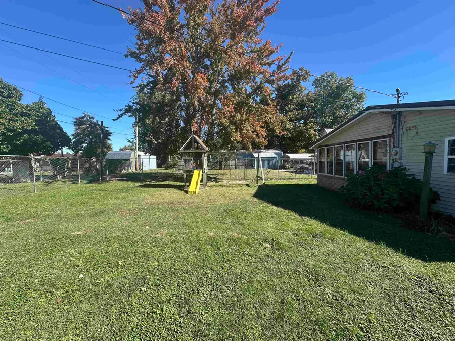 540 NE F Street, Linton, IN 47441 - Image #2